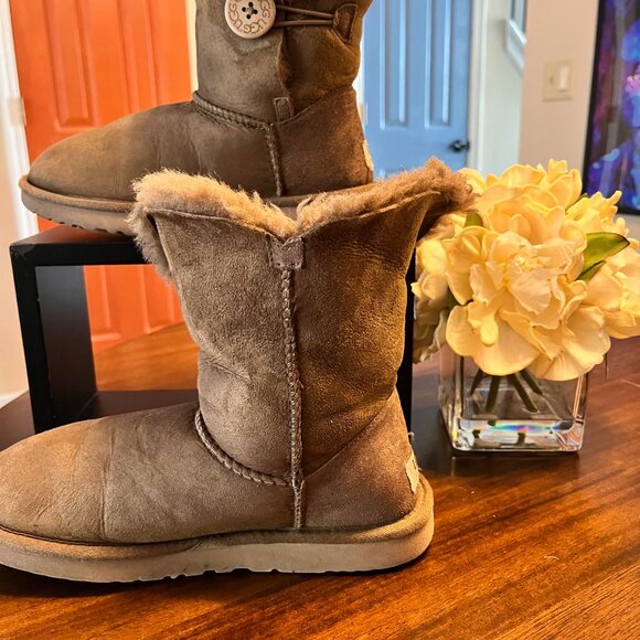 Women's Ugg Bailey Button Boots Brown Size 7 - Picture 3 of 5
